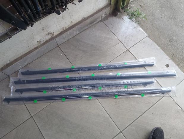 Honda Cr-v 2007-2011 Weather Strips (Chrome) - main view