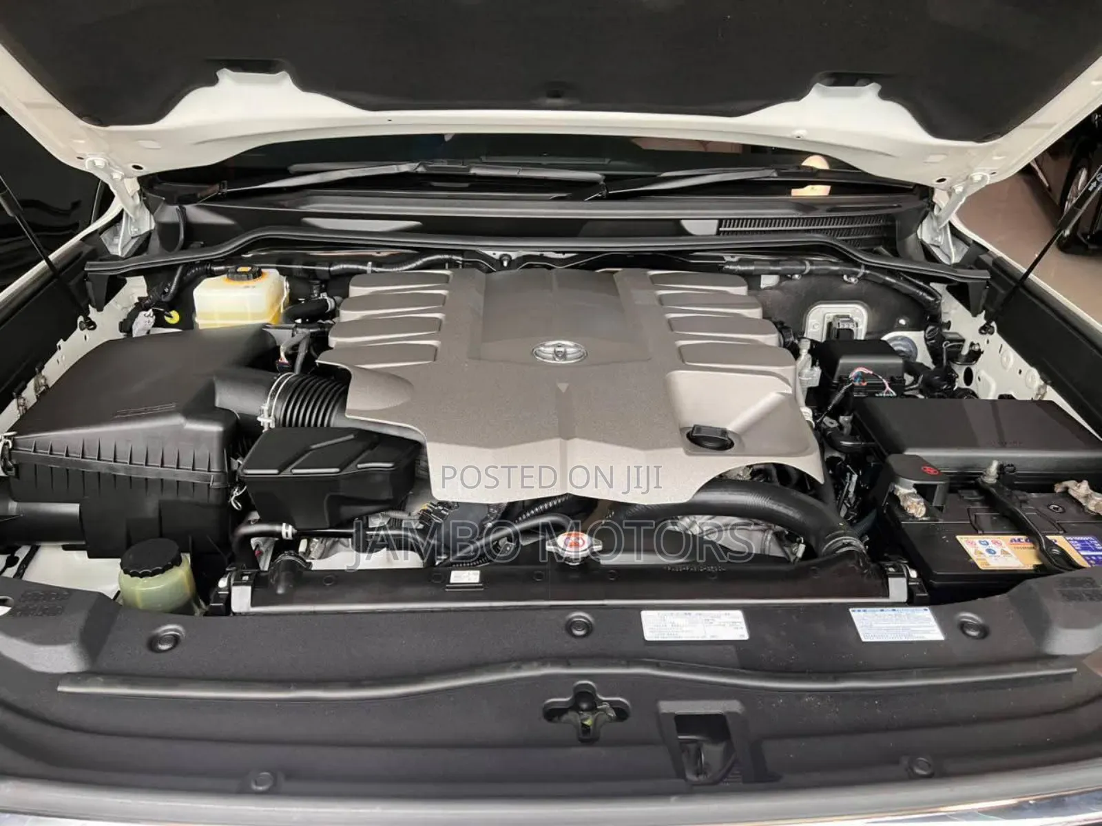Toyota Land Cruiser 4.6 V8 ZX 2019 White