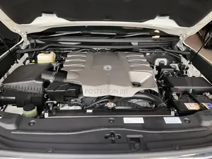 Toyota Land Cruiser 4.6 V8 ZX 2019 White
