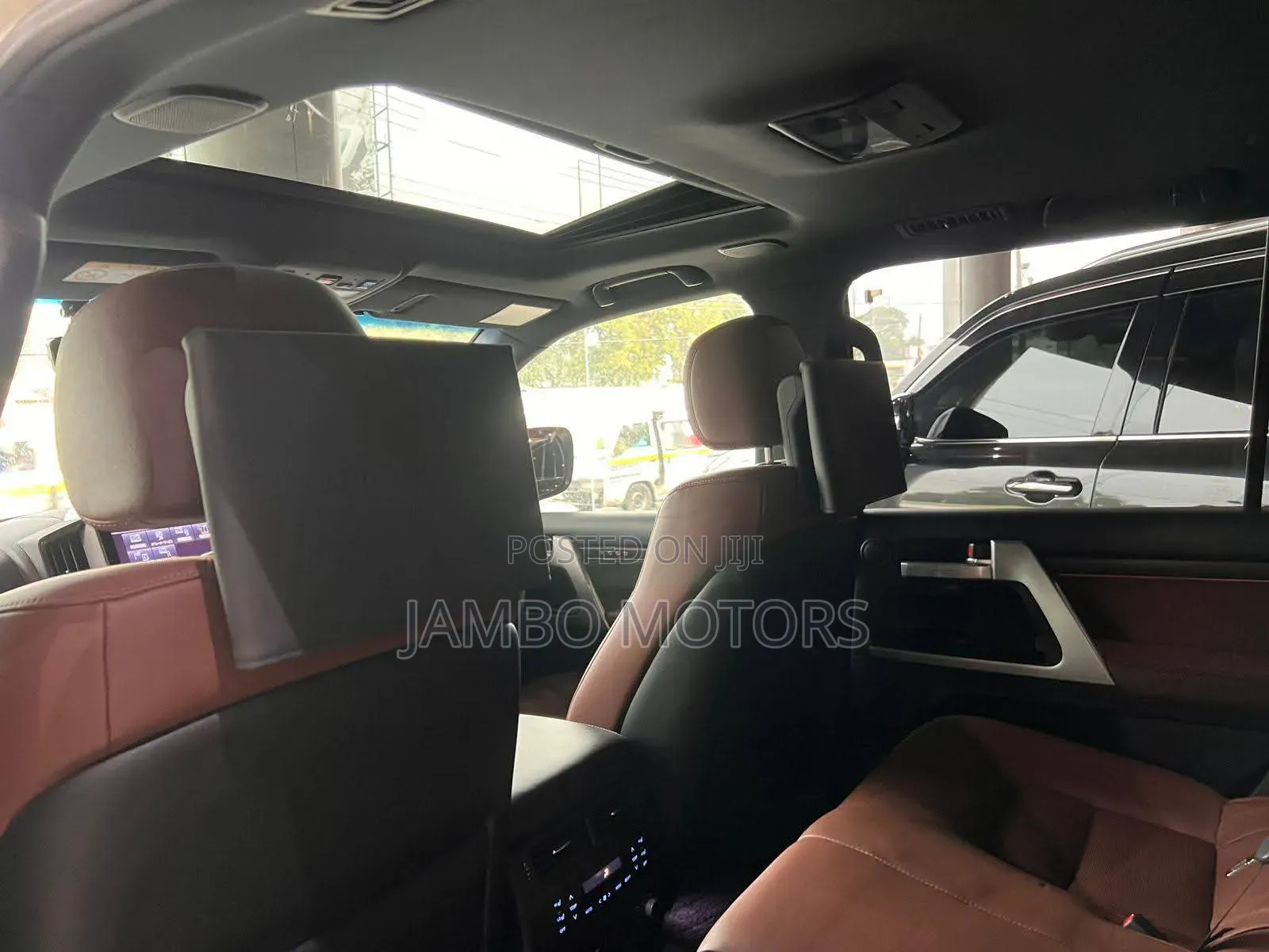 Toyota Land Cruiser 4.6 V8 ZX 2019 White