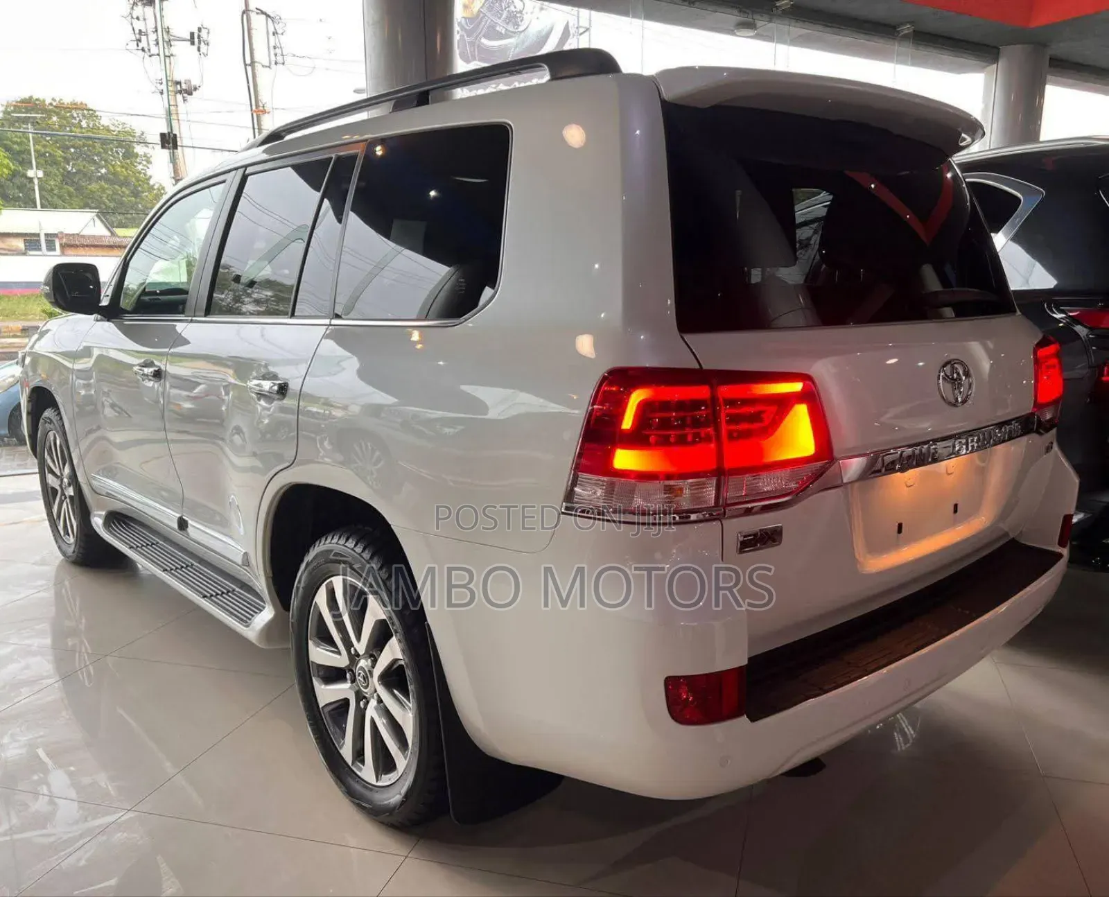 Toyota Land Cruiser 4.6 V8 ZX 2019 White
