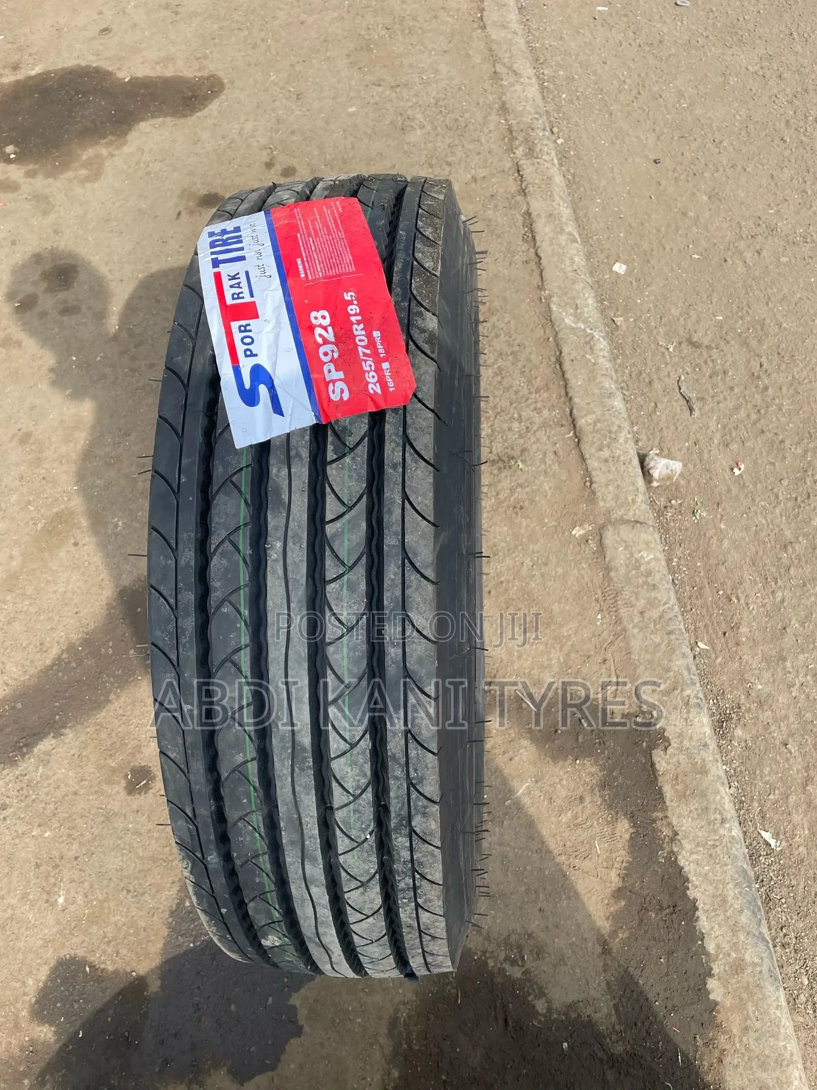 265/70r19.5 Sportrak Tire