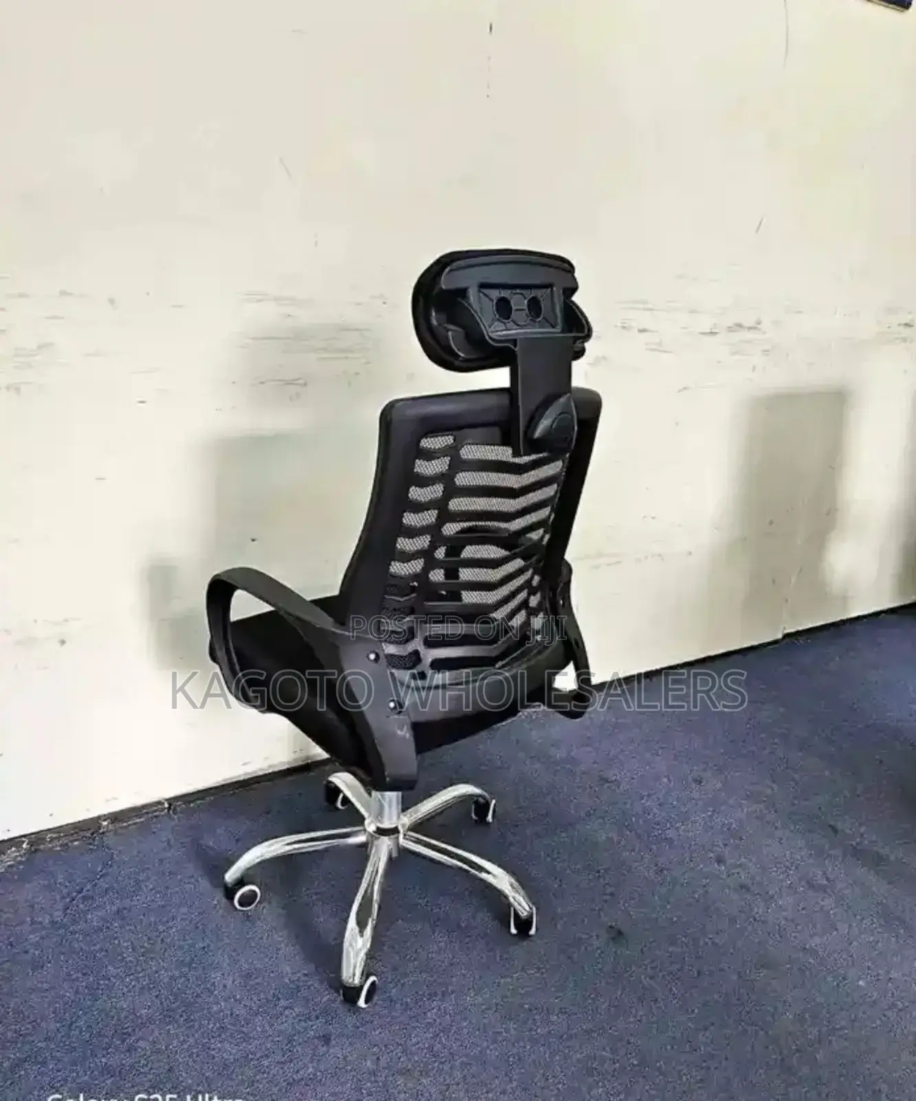 Executive Office Chair With Headrest (Black ) E*02
