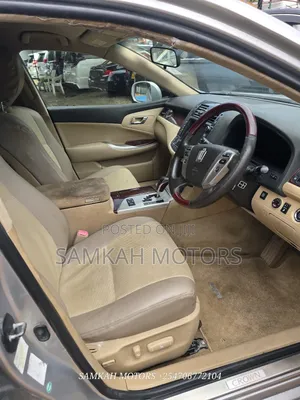 Toyota Crown 2012 Silver