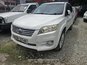 Toyota Vanguard 2011 White