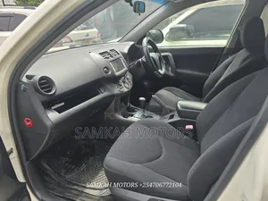 Toyota Vanguard 2011 White