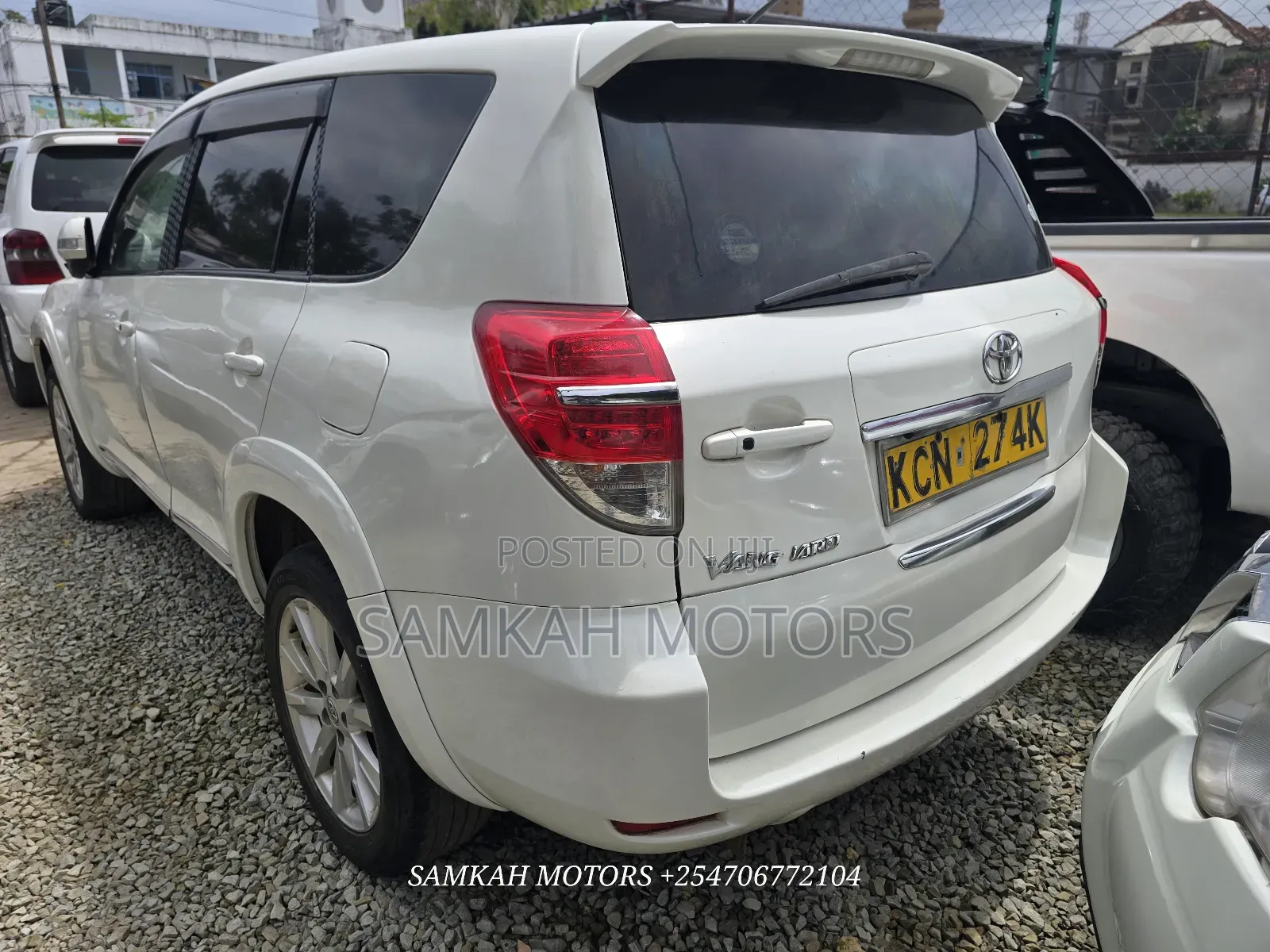 Toyota Vanguard 2011 White