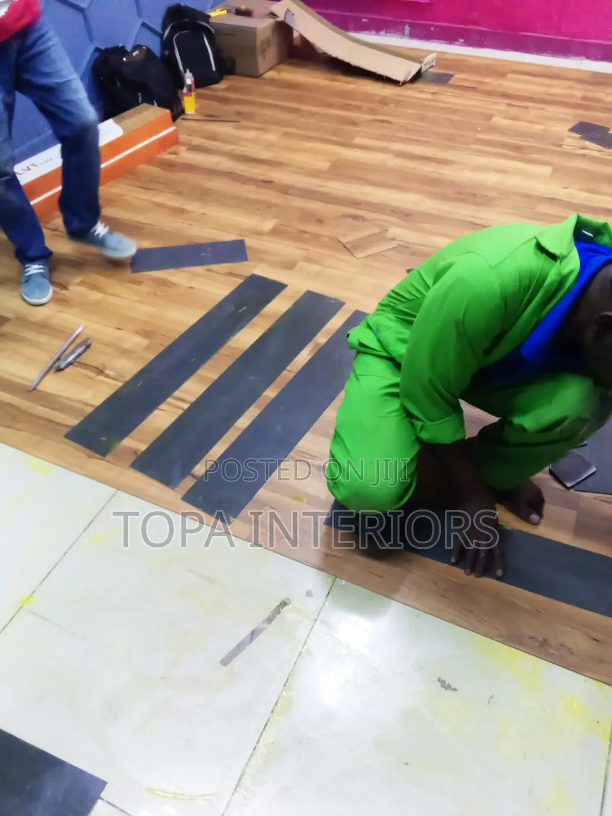 Waterproof Luxury Vinyl Flooring Mkeka Mbao Tiles With a Wooden Look