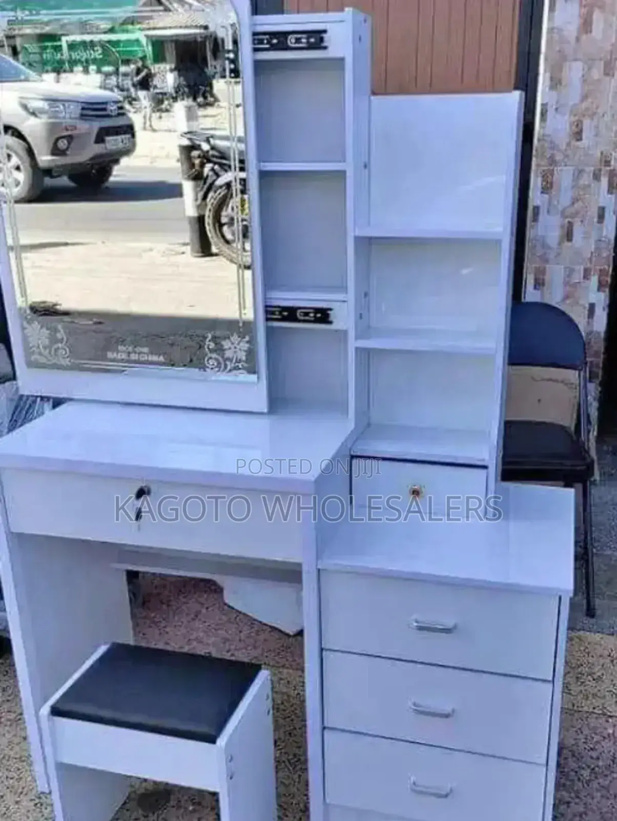 Dressing Table With a Sliding Mirror to Left W*d-01