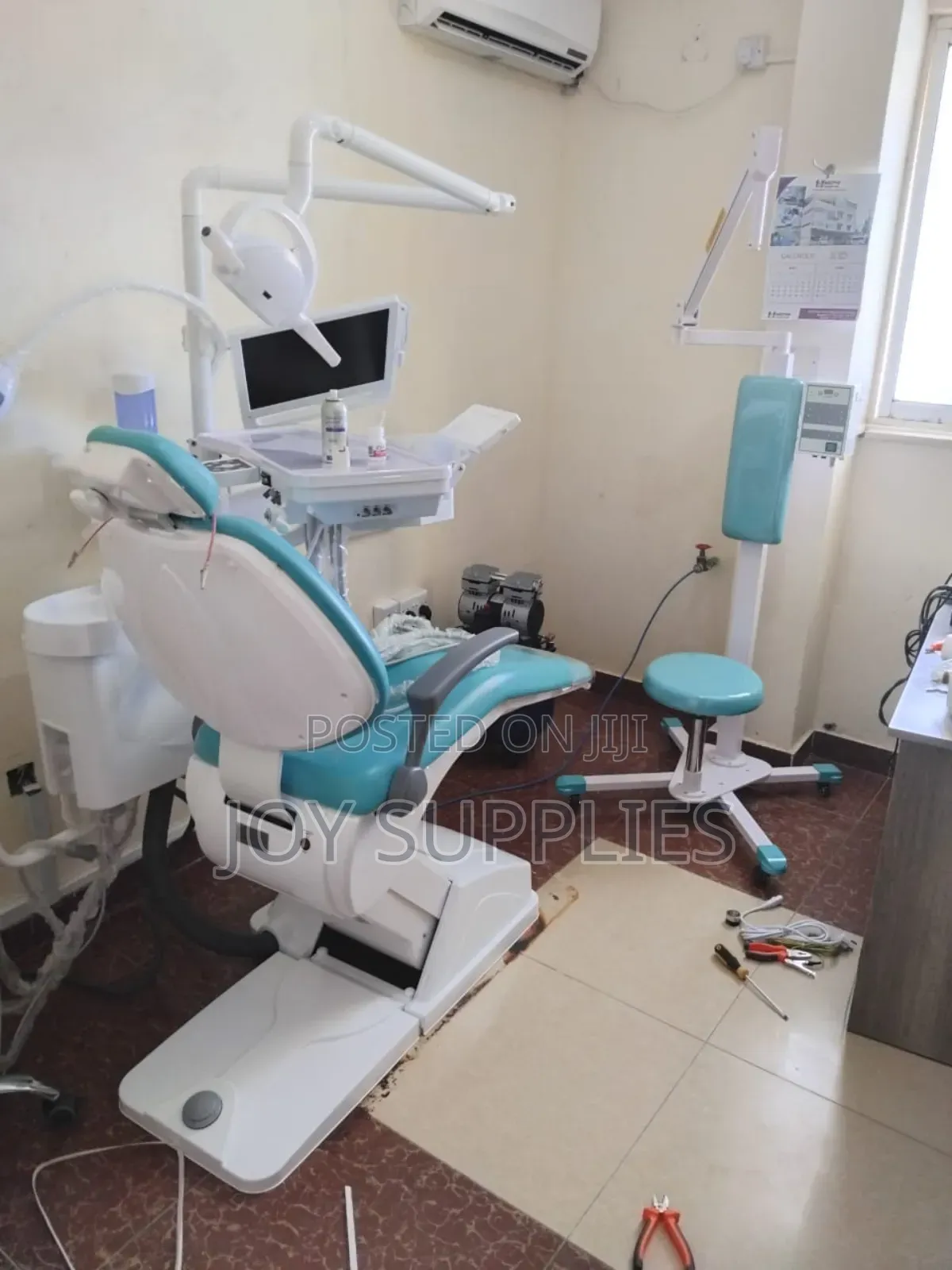 Dental Unit Complete With Compressor