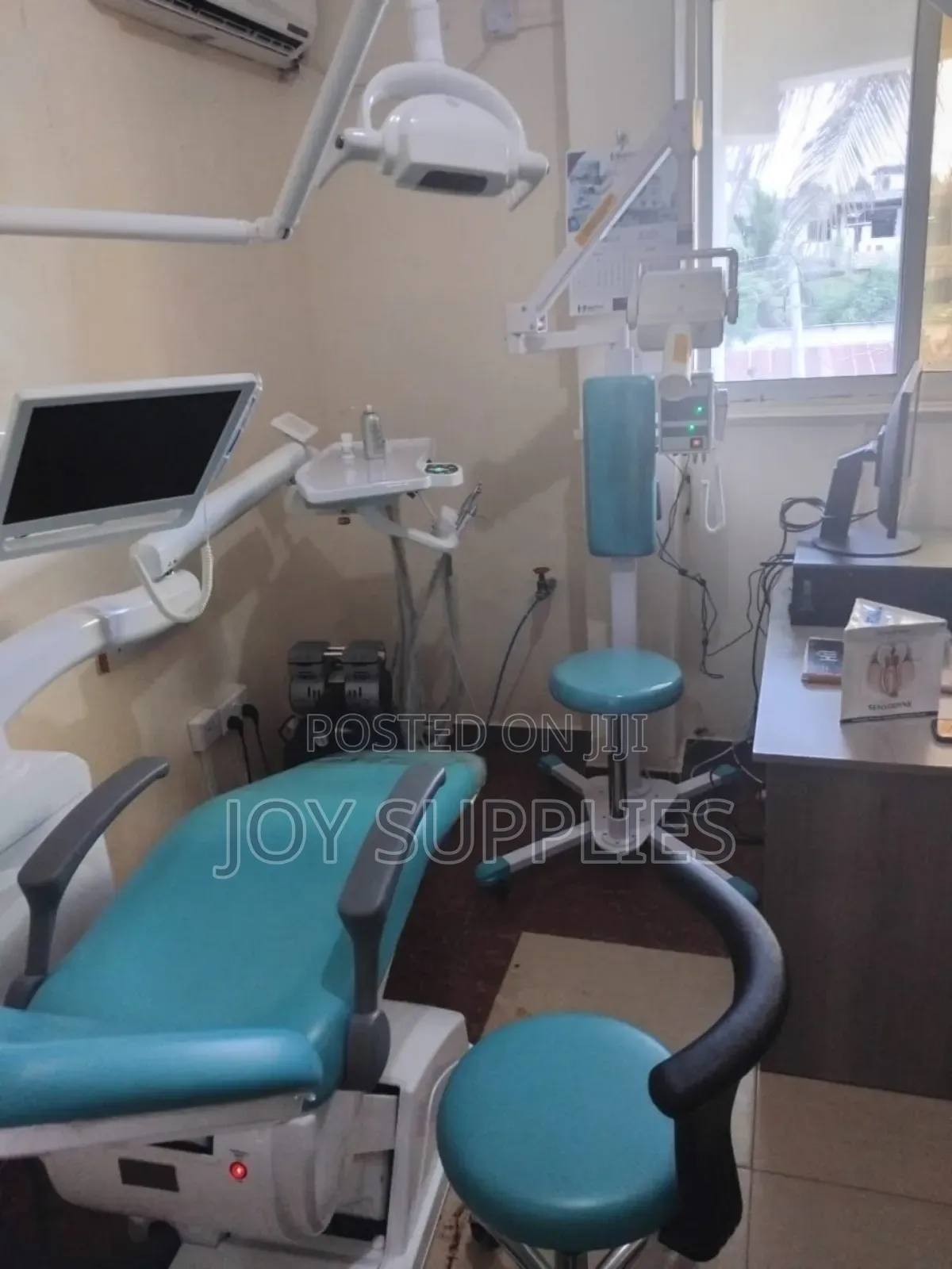 Dental Unit Complete With Compressor
