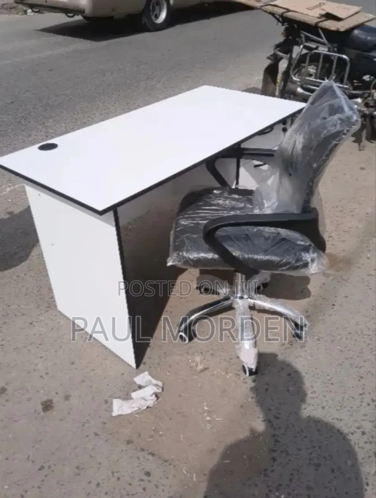 Minimalist Office Desk and Chair