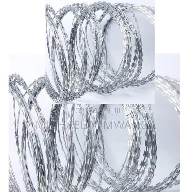 730mm Diameter Razor Wire Roll, 7.5m Long - main view