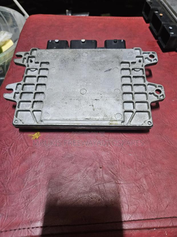 Engine Control Unit Nissan Serena - thumbnail 2