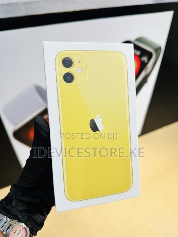 New Apple iPhone 11 128 GB Yellow - main view