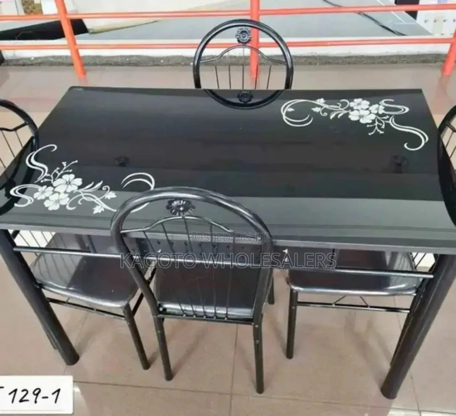 4 Sitter Dining Table /Black Design/Comfy *Dy-3t*