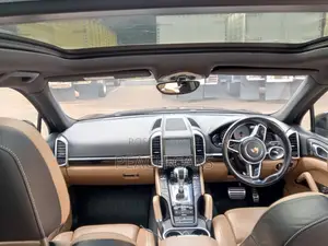Porsche Cayenne 2016 Brown