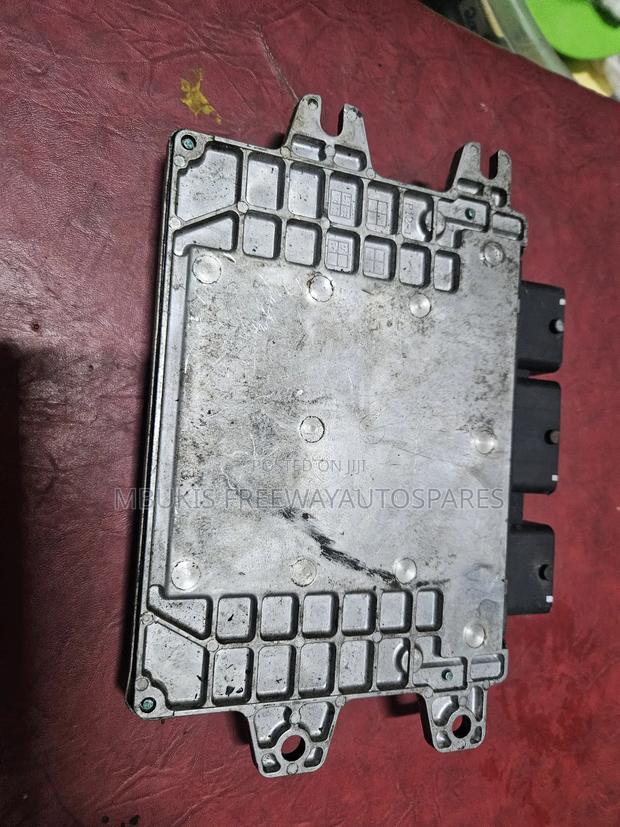 Engine Control Unit Nissan Vanette - thumbnail 2