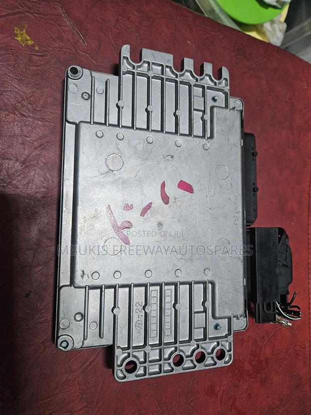 Engine Control Unit Nissan Caravan No.56 - thumbnail 2