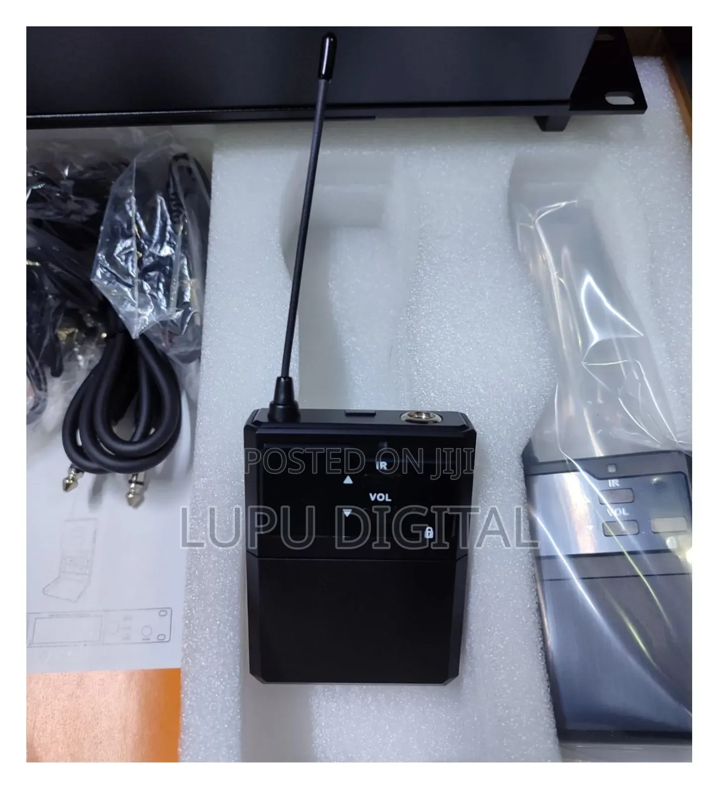 4-Channel Uhf Wireless Microphone System.