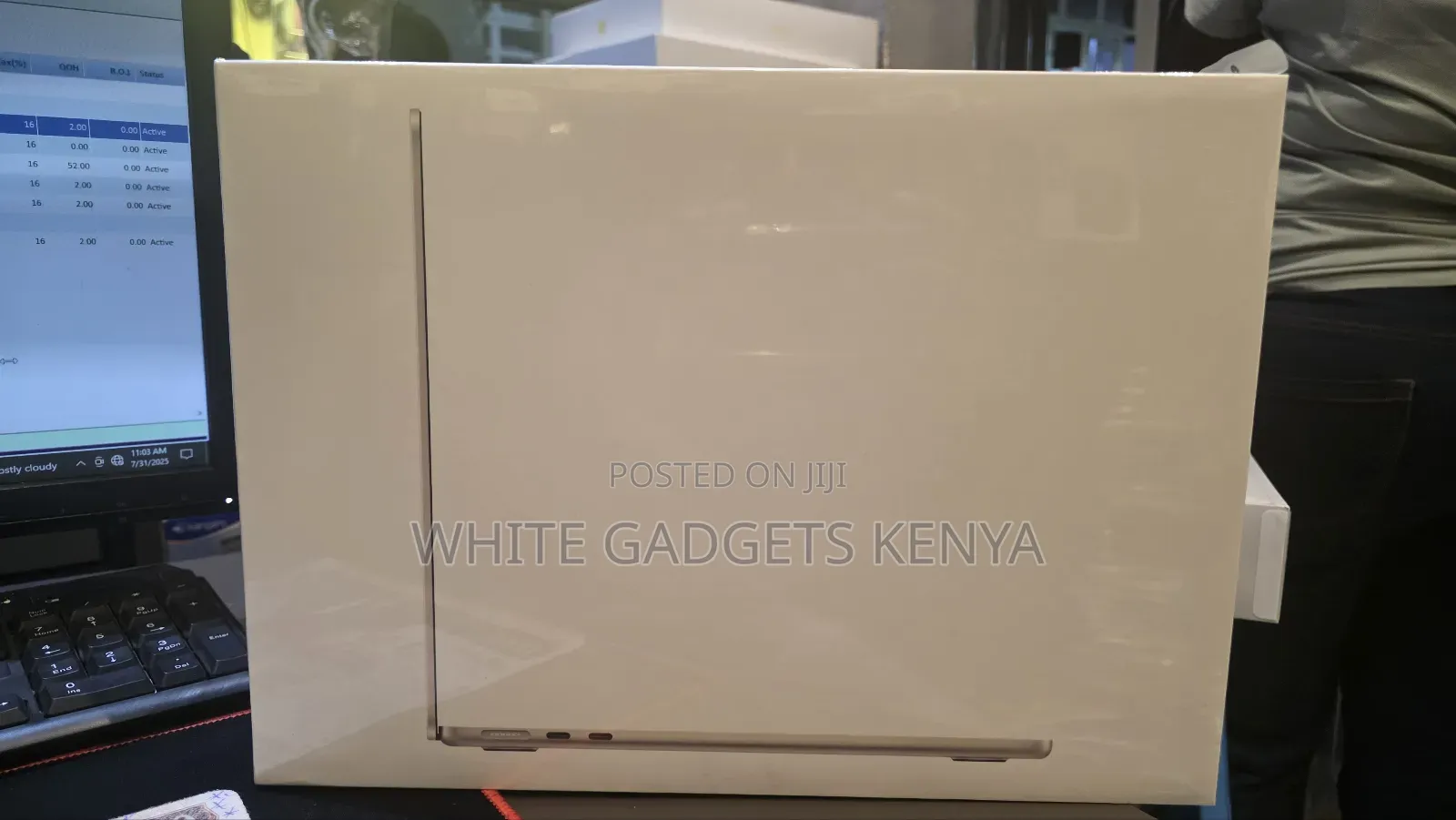 New Laptop Apple MacBook Air 2022 M2 8GB Apple M2 SSD 512GB