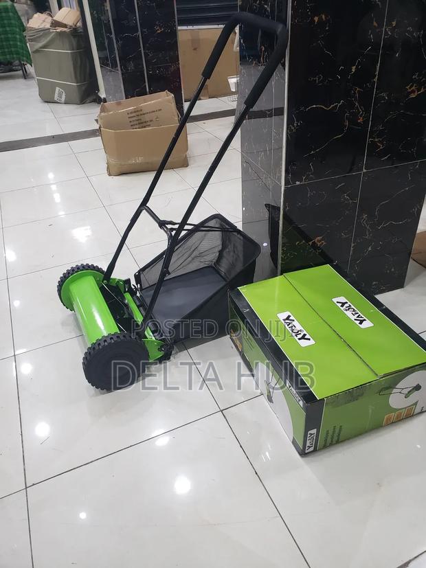 Simple
Manual Lawn Mower - main view