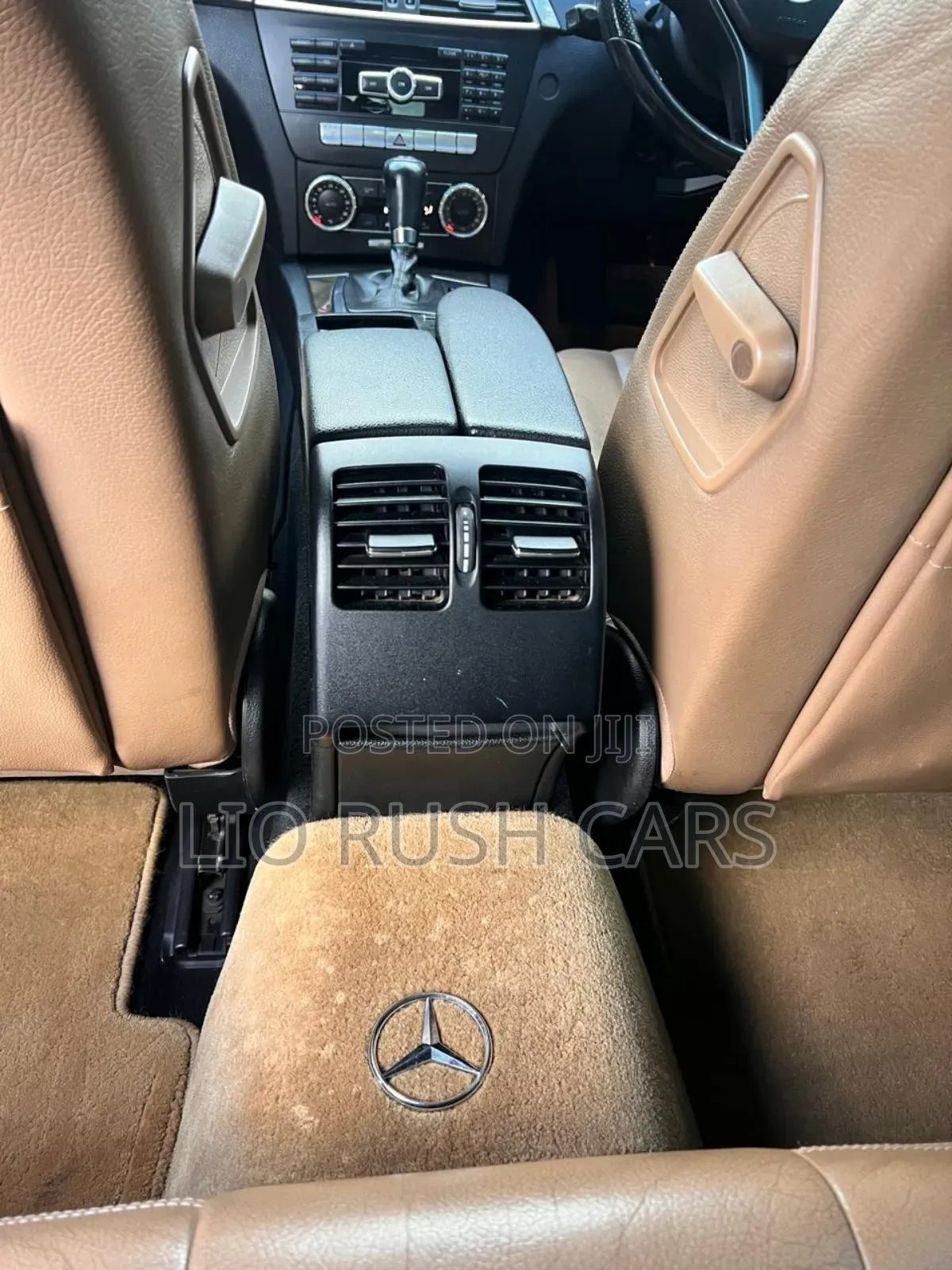 Mercedes-Benz C200 2011 Red