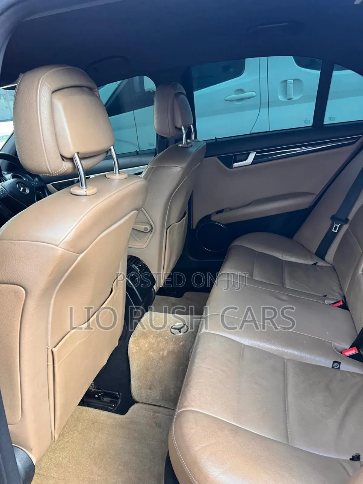 Mercedes-Benz C200 2011 Red