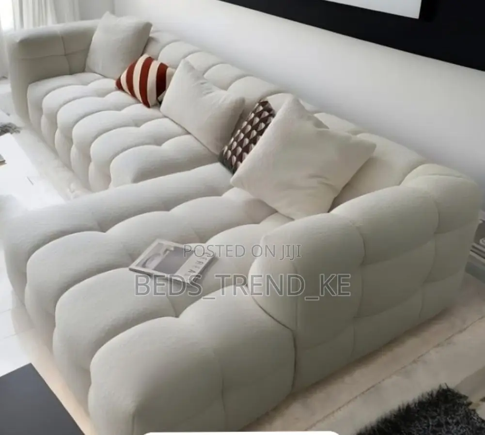 Clean White 6 Seater Bubble L Seat With Free Throw Pillows