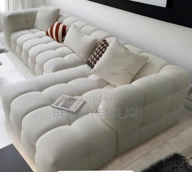 Clean White 6 Seater Bubble L Seat With Free Throw Pillows