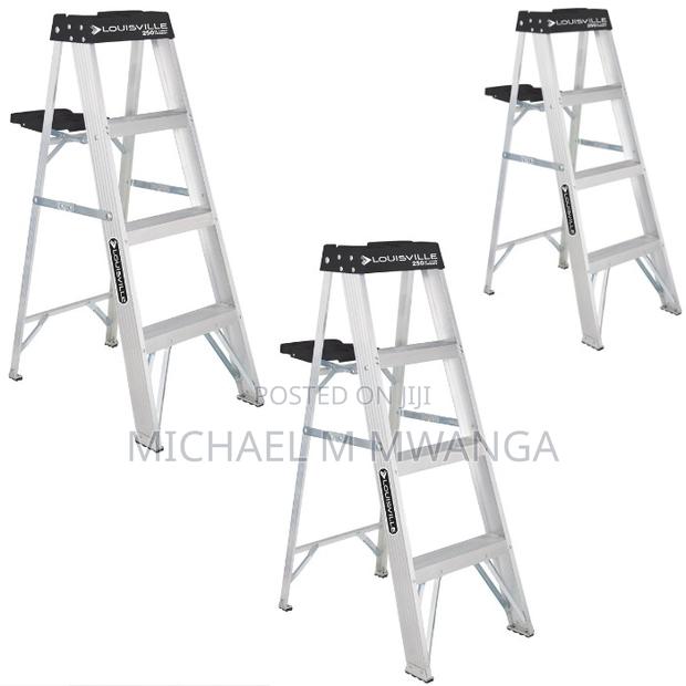 Sturdy 4-Step Aluminum Ladder