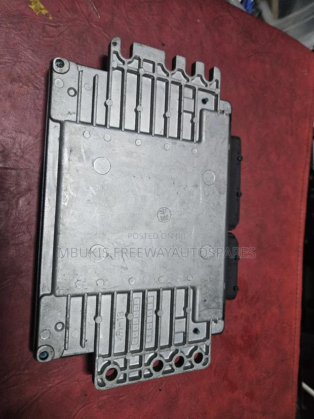 Engine Control Unit Nissan Sunny - thumbnail 2