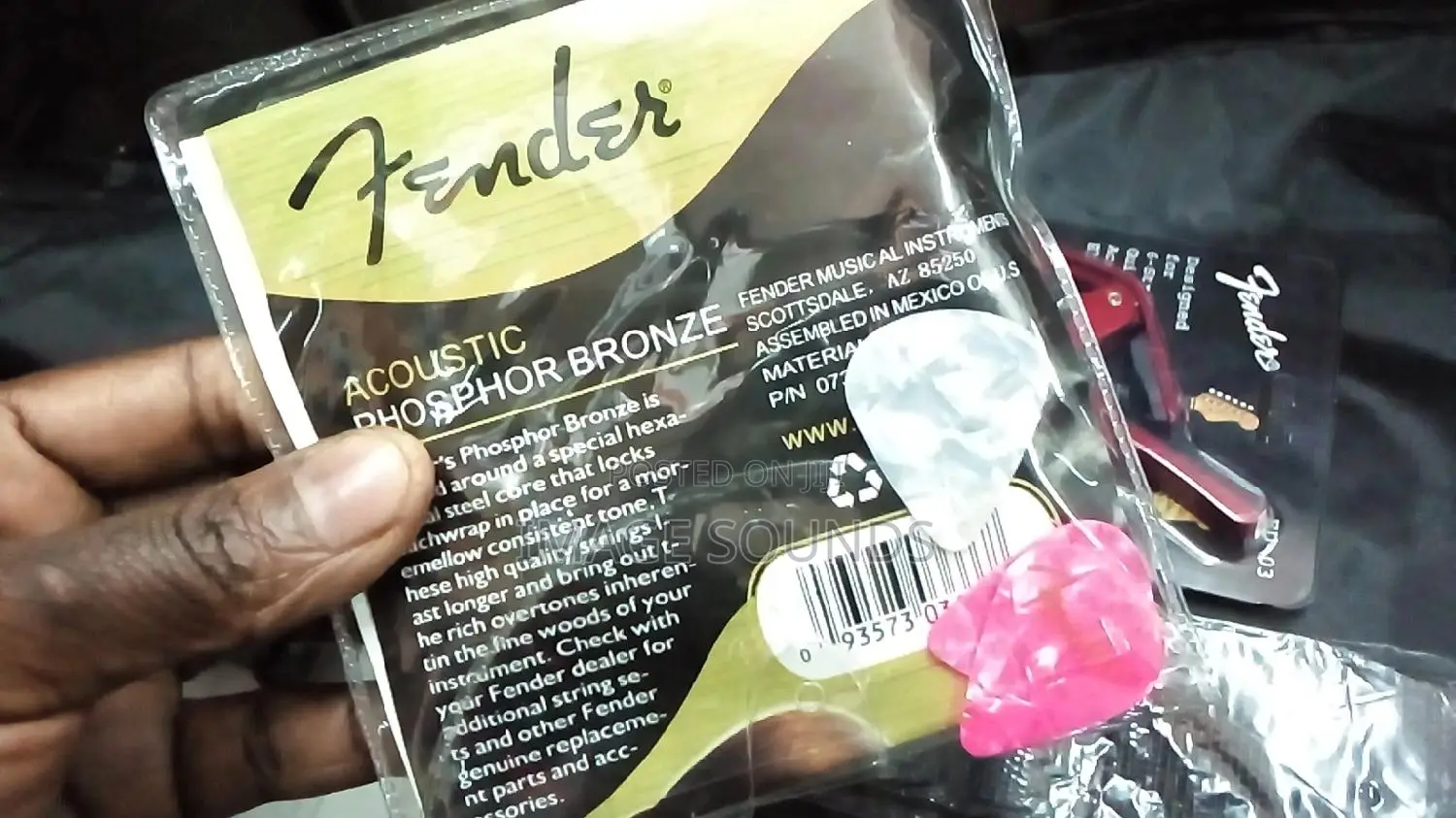 Fender Acoustic String With A Discount Of 3 Picks