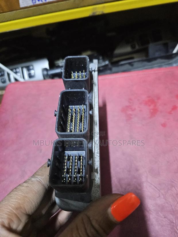 Engine Control Unit Nissan Tiida - thumbnail 3