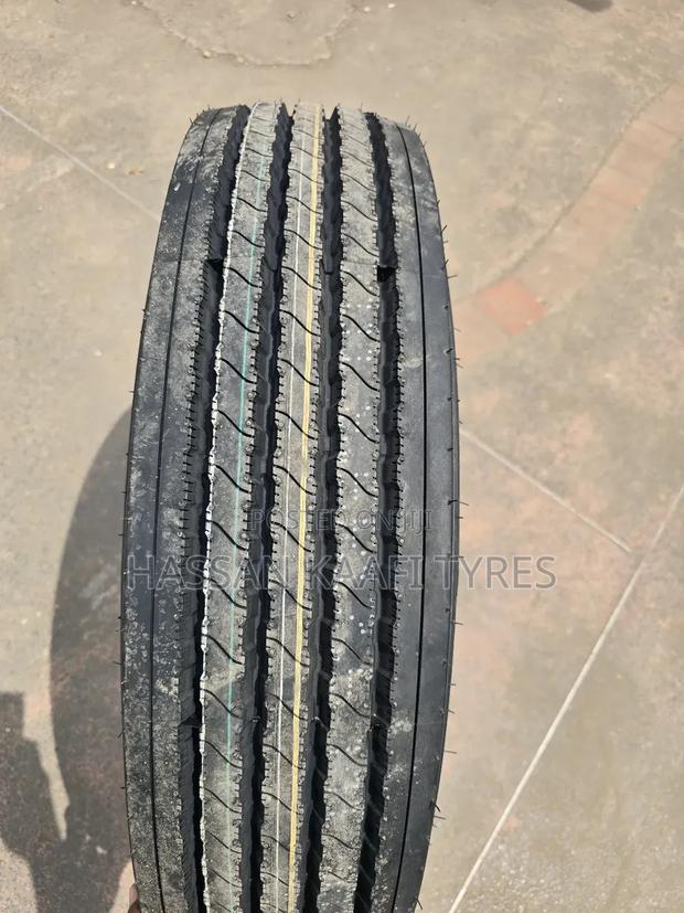 8.5r17.5 Fortune Tyre - thumbnail 2