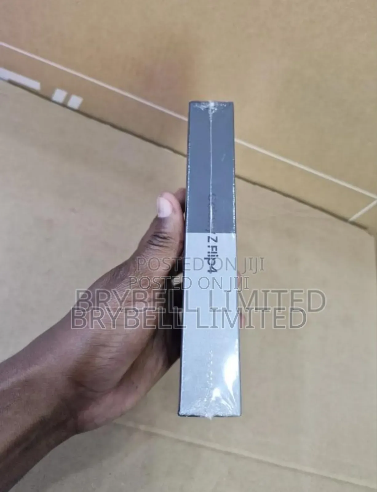 New Samsung Galaxy Z Flip4 256 GB Gold