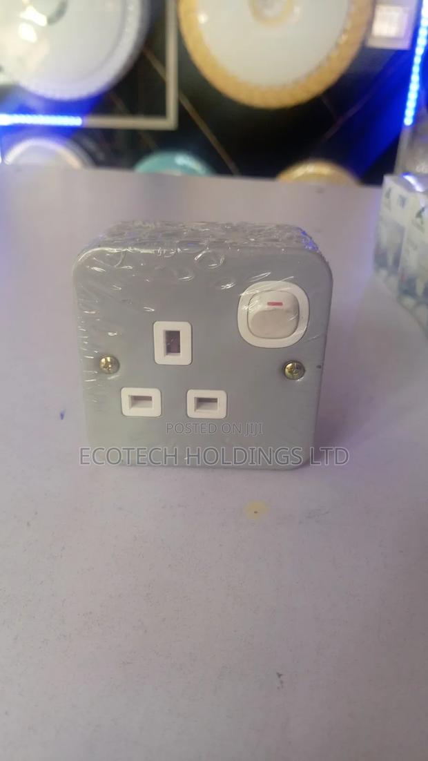 Single Metal Clad Socket 13amps - thumbnail 2