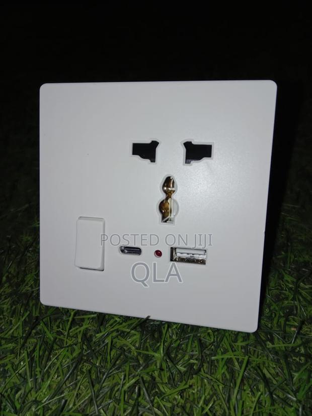 13a Single Socket With Usb and Type C. - main view