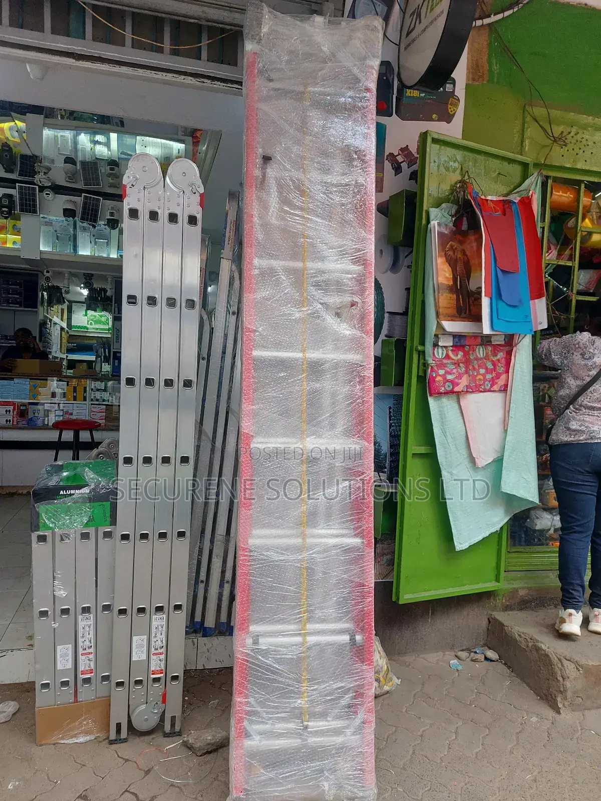 2 by 8/16ft Fibreglass Double Extension Ladder.