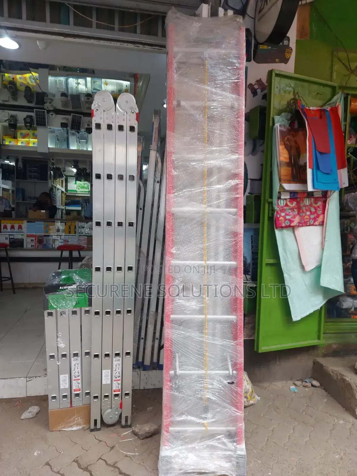 2 by 8/16ft Fibreglass Double Extension Ladder.