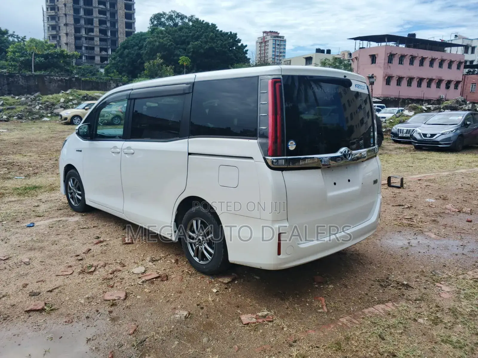 Toyota Noah 2018 White