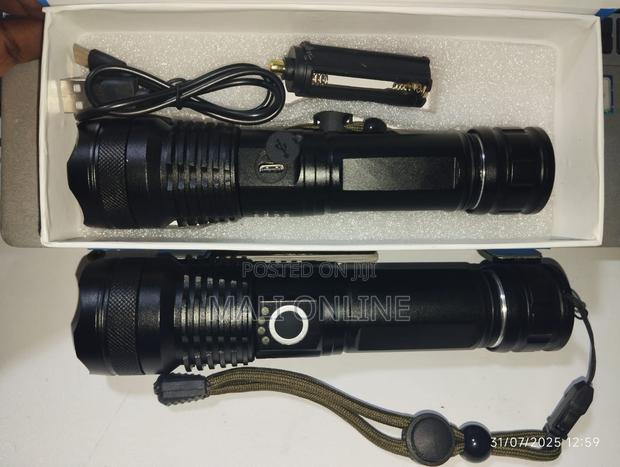 Rechargeable Led Flashlight 2700 Lumens Zoomable Torch - thumbnail 8