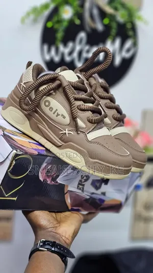Ogiy Sneakers