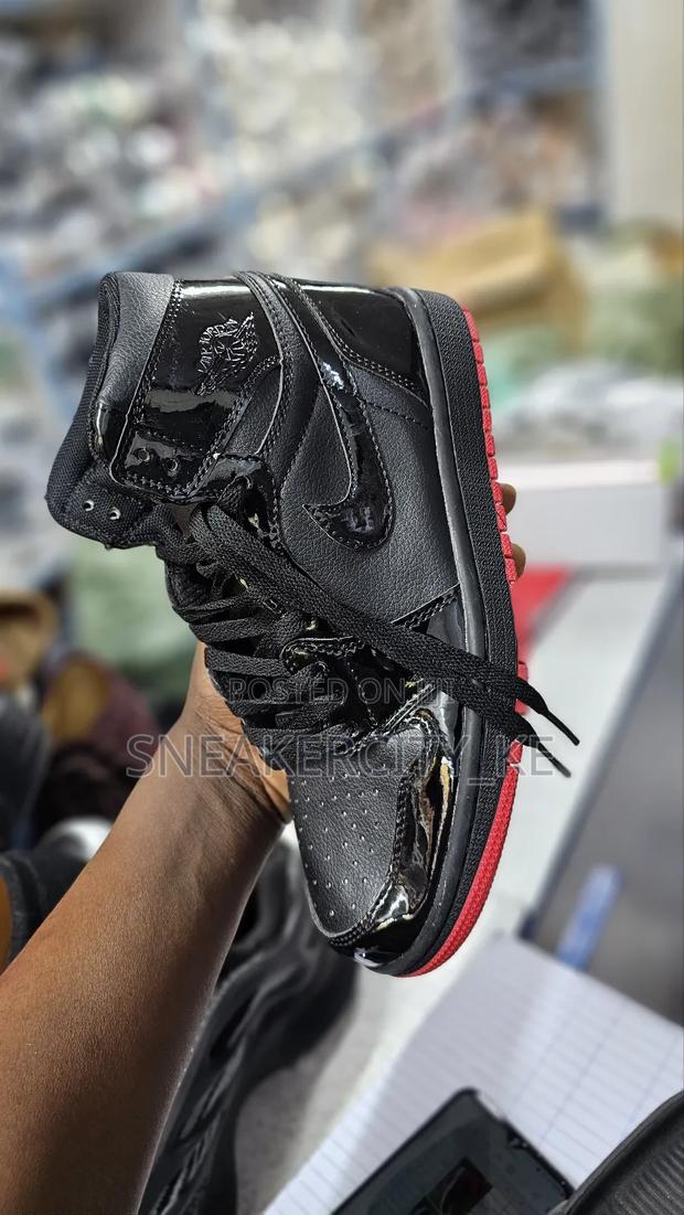 Air Jordan 1s - thumbnail 11