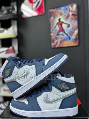 Air Jordan 1s - thumbnail 2