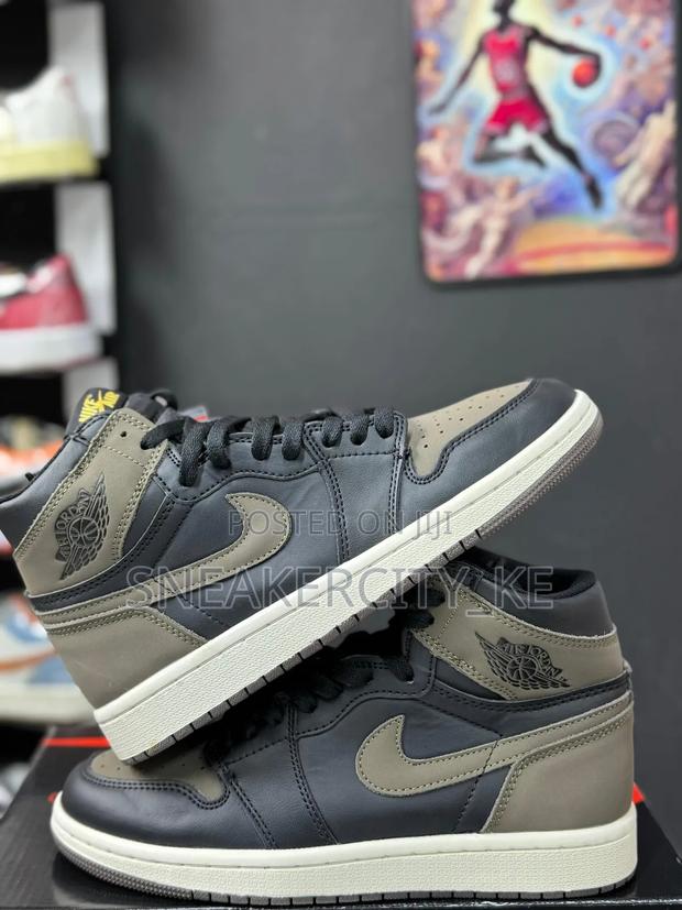 Air Jordan 1s - thumbnail 3