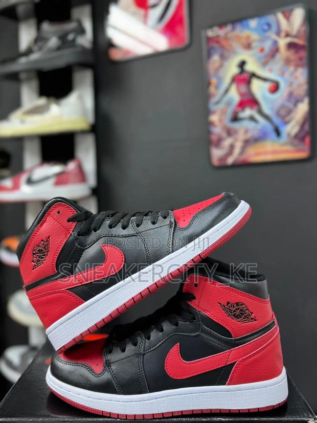 Air Jordan 1s - thumbnail 4