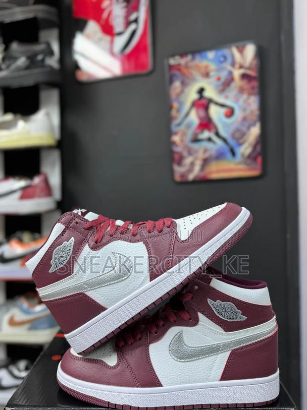 Air Jordan 1s - thumbnail 8