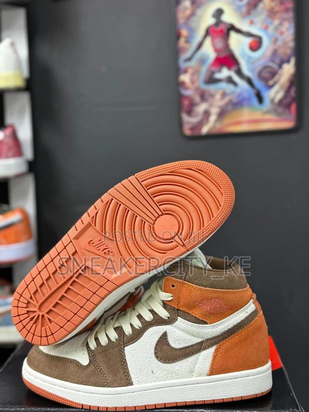 Air Jordan 1s - thumbnail 7