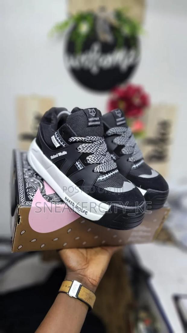 Naked Wolfe - thumbnail 2